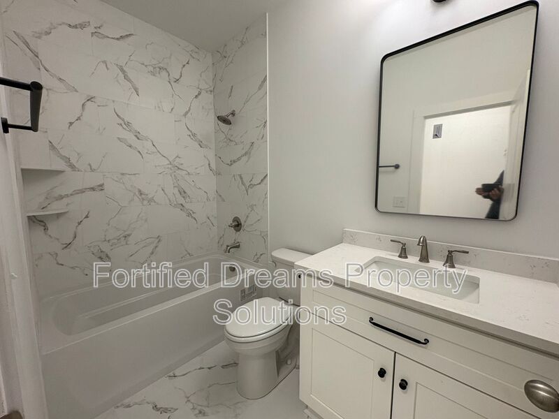 Building Photo - 3145 Chapel St