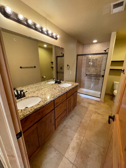 Building Photo - 275 Carina Cir