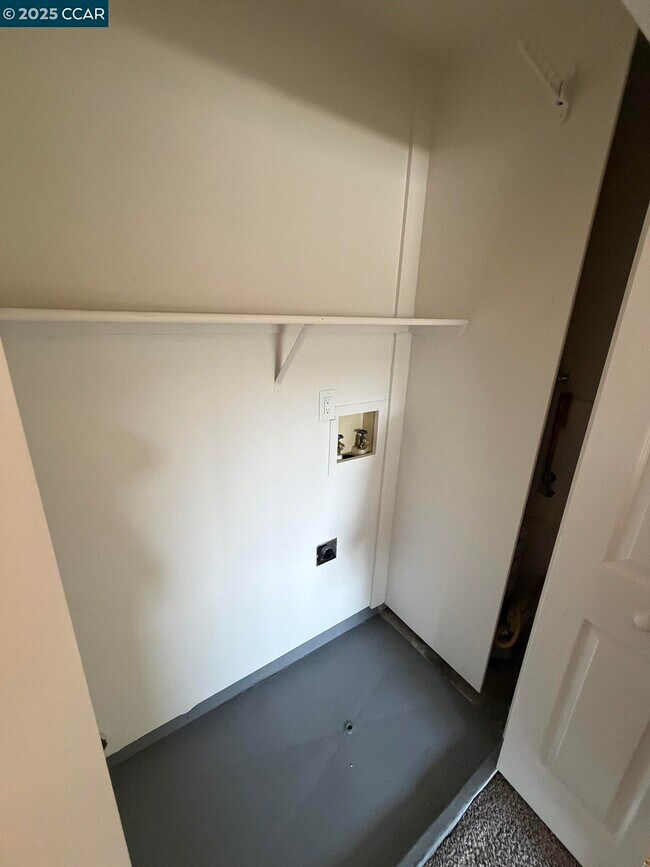 Building Photo - 105 Via Cabrera Ln