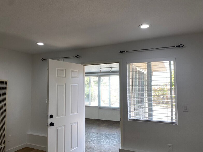 Building Photo - 81 Camelot Ct