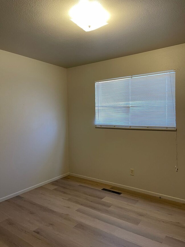 Building Photo - 340 Barrett Ave