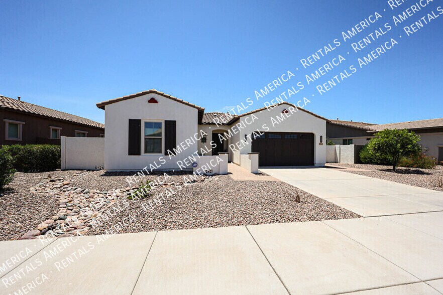 Building Photo - 3325 E Coconino Dr