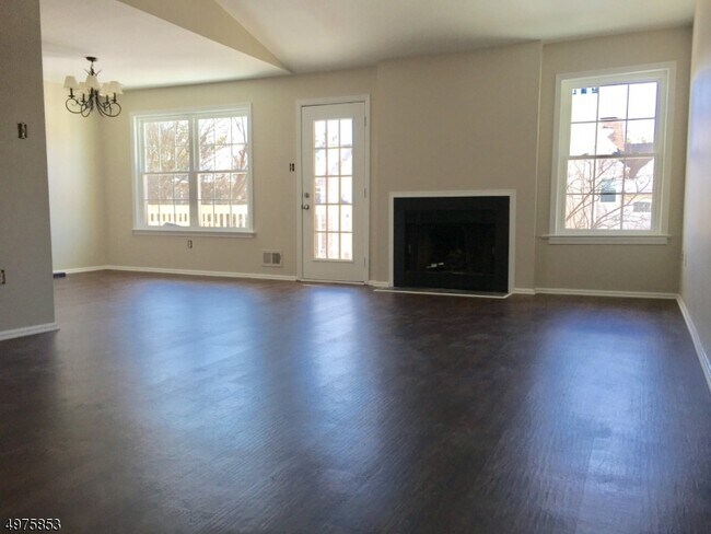 Building Photo - 22 Evergreen Dr