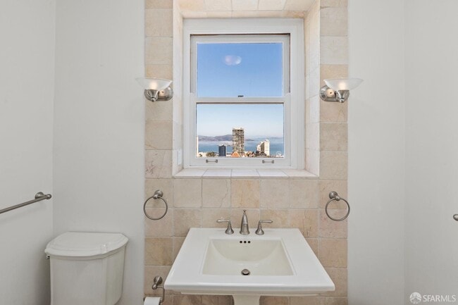 Building Photo - 1250 Jones St