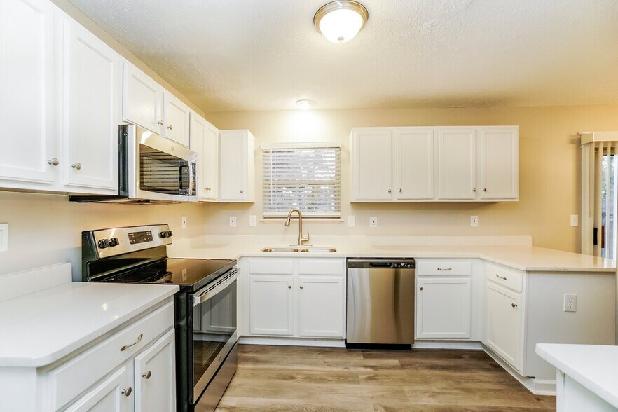 Building Photo - 490 Durham Ln