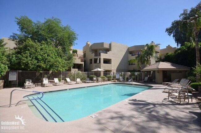 Building Photo - Beautiful 2Bda 2Ba Condo with Fireplace in Scottsdale!