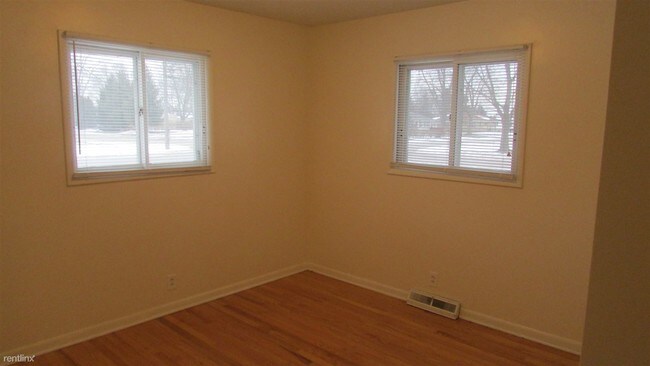 Building Photo - 3 br, 1 bath House - 8325 Briarwood Ave