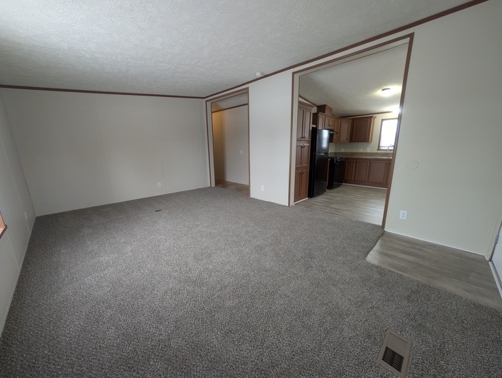 Building Photo - 15843 Charlemagne Ave W