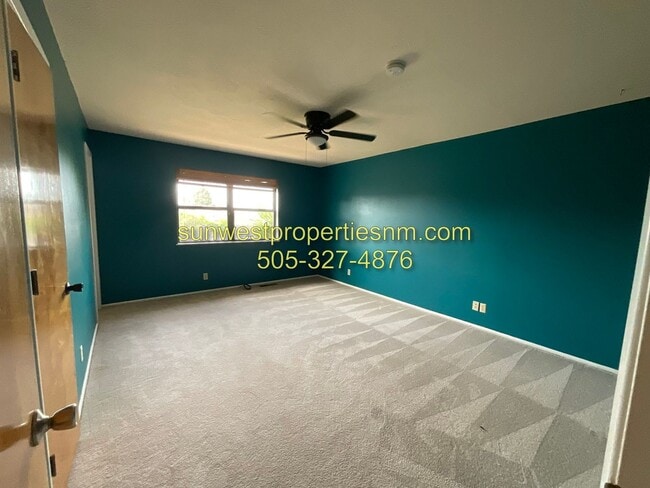 Building Photo - 4 Bedroom, 2 Bathroom House with Fenced Ba...