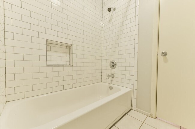 Building Photo - 16606 Burlcreek St