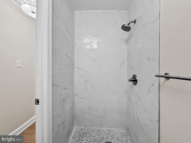 Building Photo - 7905 Greenleaf Rd