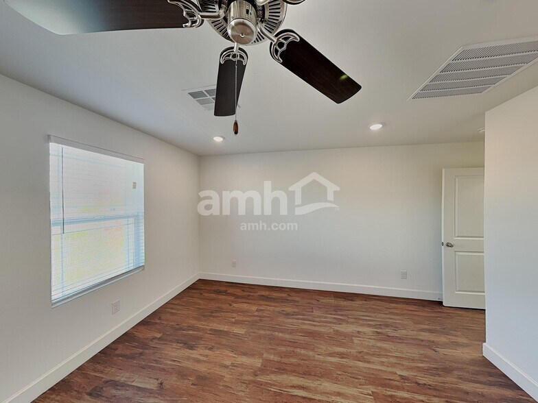 Building Photo - 296 Yasmin Daylily Pl