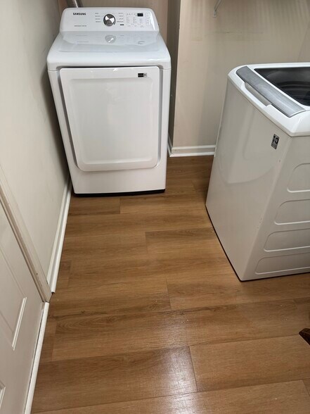 Building Photo - 2205 Lannigan Dr