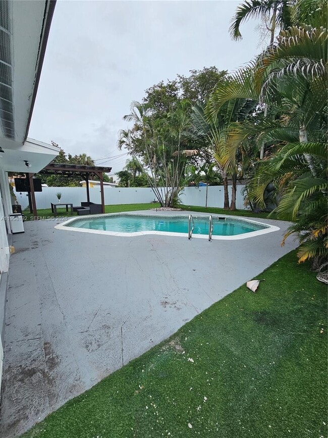 Building Photo - 1421 NW 65th Terrace