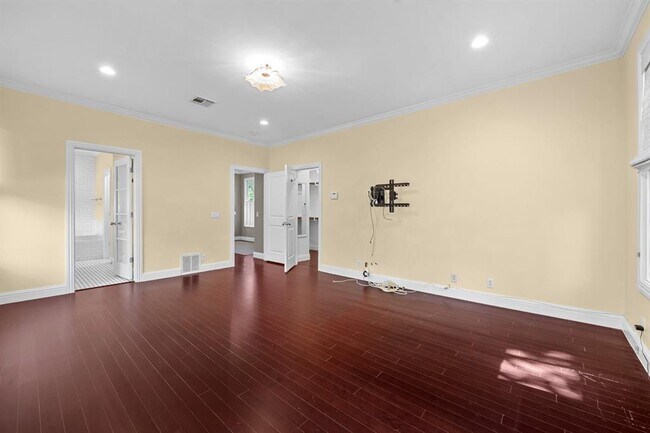 Building Photo - 4513 Avenue F