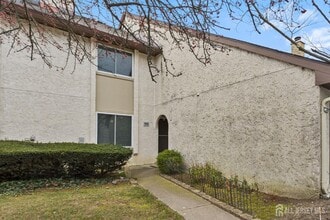 Building Photo - 113 Thoreau Dr