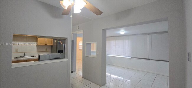 Building Photo - 502 N 70th Way