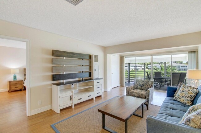 Building Photo - 2730 SW 13th St