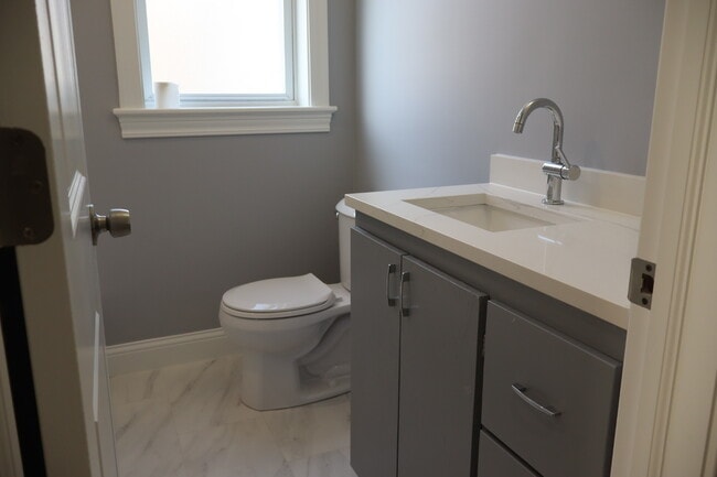 Building Photo - 4120 W Gladys Ave