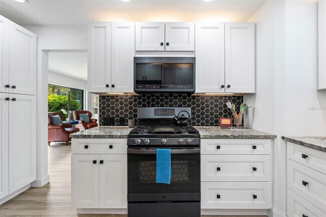 Building Photo - 7215 Westmoreland Dr