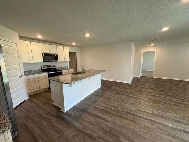 Building Photo - Pensacola - Deer Run - 4 bed, 2 bath w/ co...