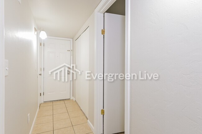 Building Photo - 149 W Lee St