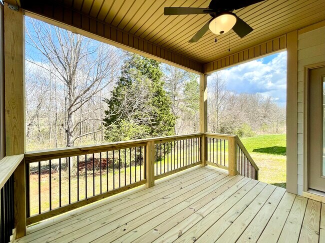 Building Photo - 141 Cottage Ln