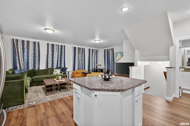 Building Photo - 4833 Lauren Ln