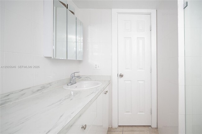 Building Photo - 500 NE 26th St