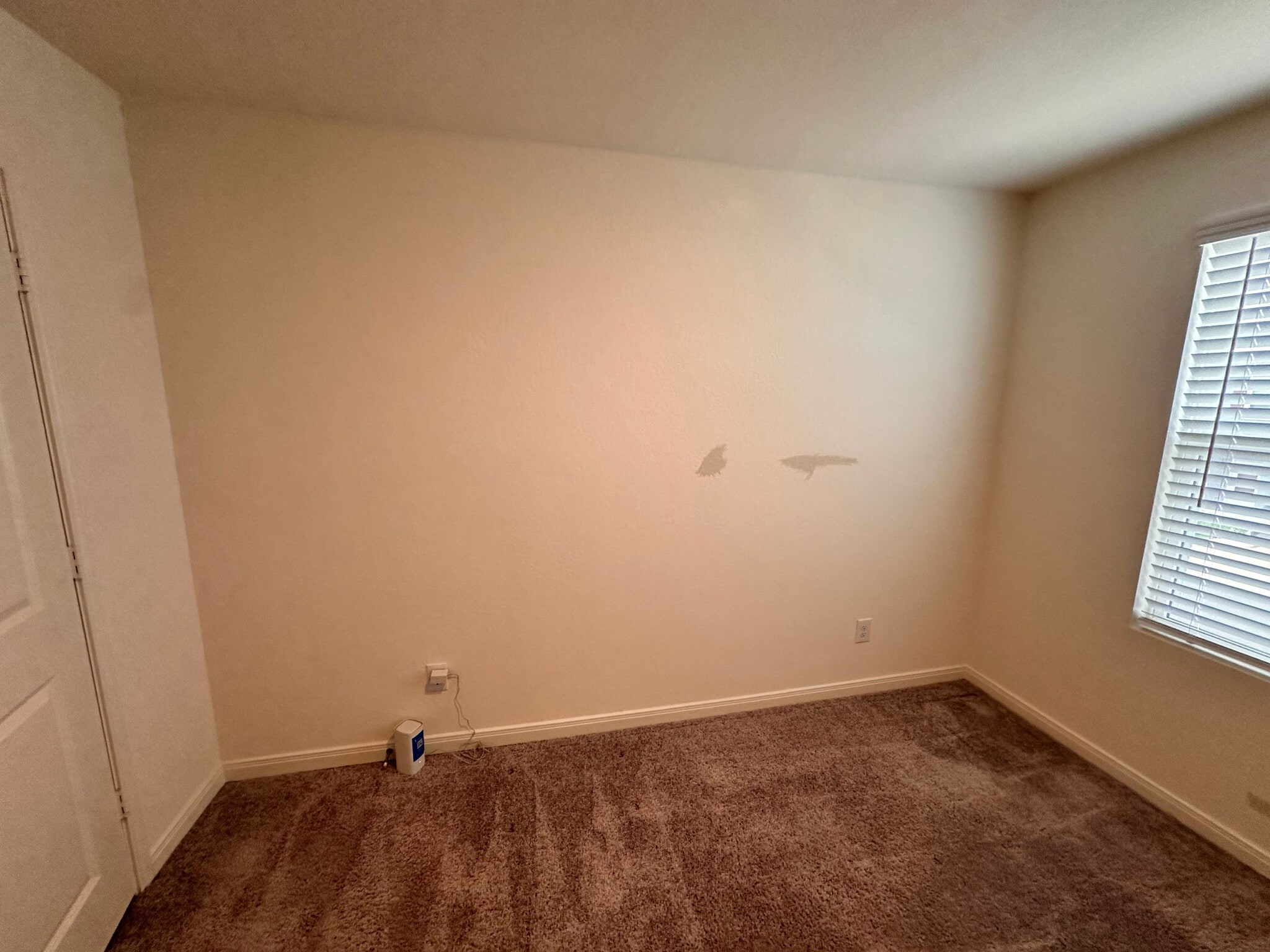 Building Photo - Room in House on Maple Ter