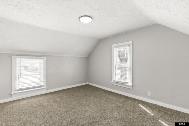 Building Photo - Charming 3-Bedroom Home with Spacious Layout