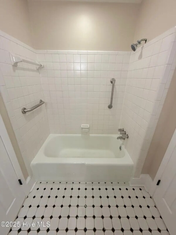 Building Photo - 107 E Baywood Ln