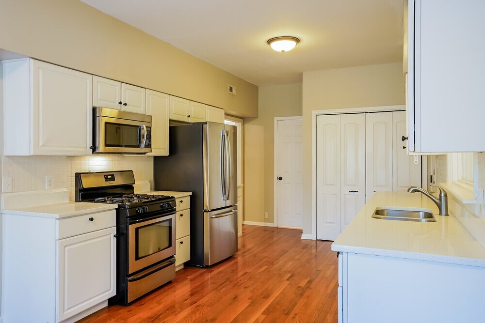 Building Photo - 1608 Maybrook Dr