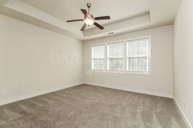 Building Photo - 140 Stewart Glen Dr