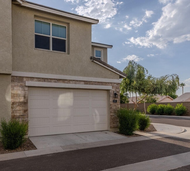 Building Photo - 1111 W. Diamondback Dr.