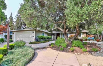 Building Photo - 135 Conifer Ln