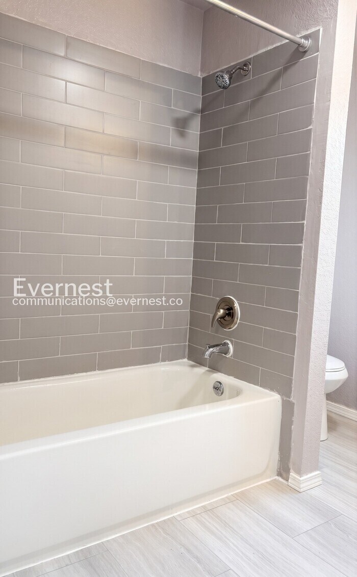 Building Photo - 1033 SW 148th St