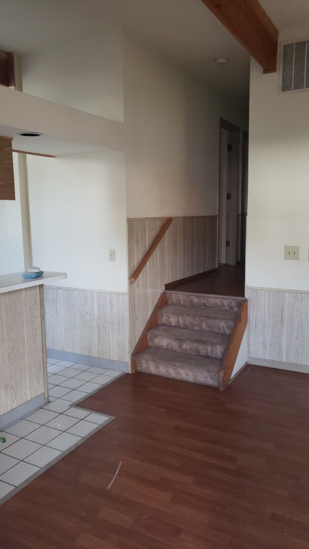 Building Photo - 194 E 14th Ave