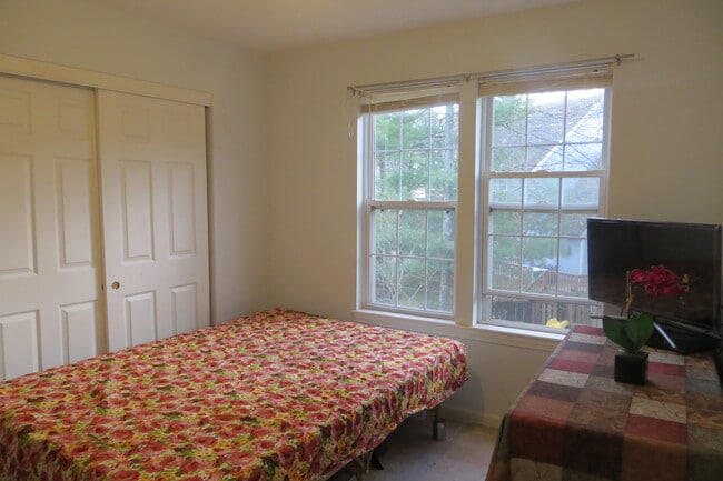 Building Photo - 64 Lilac Cir