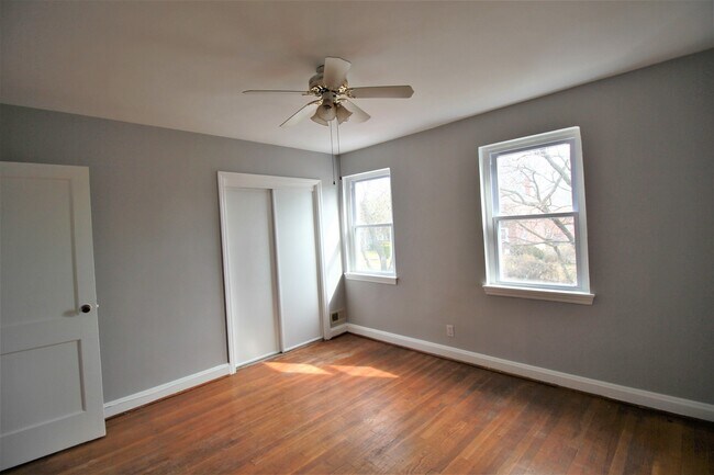 Building Photo - 2304 N Dukeland St