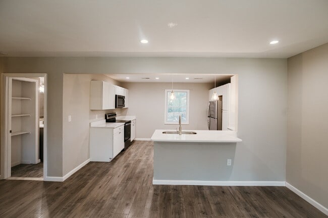 Building Photo - 3-Bedroom with 2 Full Baths Home in Charleston – Spacious 1,752 Sq