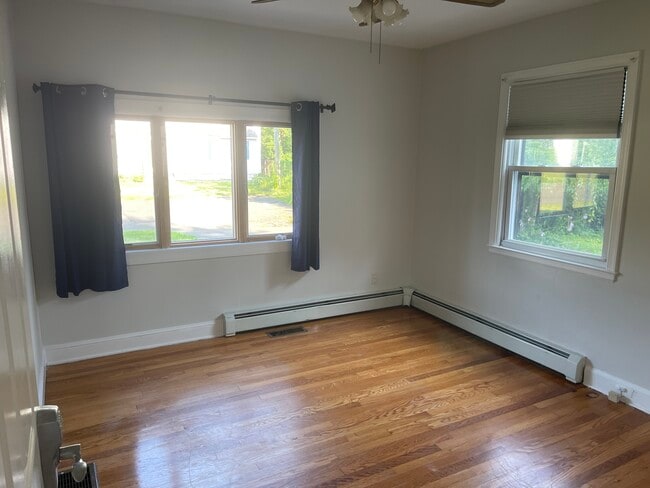 First floor room 2 - 65 Washington Rd