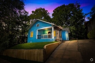 Building Photo - Beautiful 3 Bedroom 2 Bath