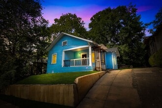 Building Photo - Beautiful 3 Bedroom 2 Bath