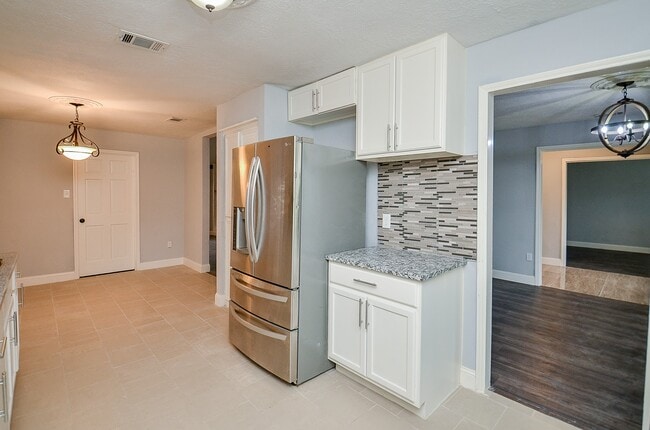 Building Photo - 1606 Crystal Hills Dr