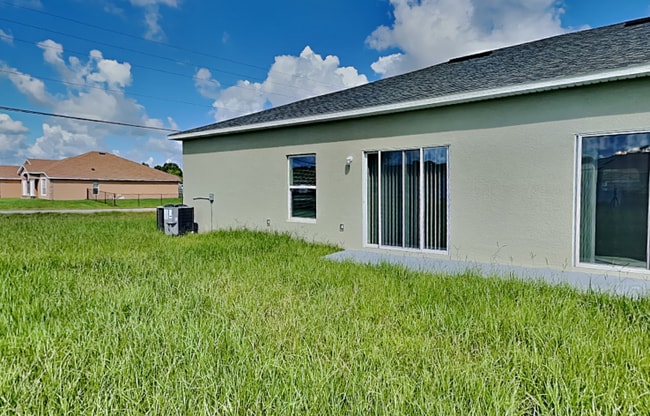Building Photo - 1002 Dampierre Ct