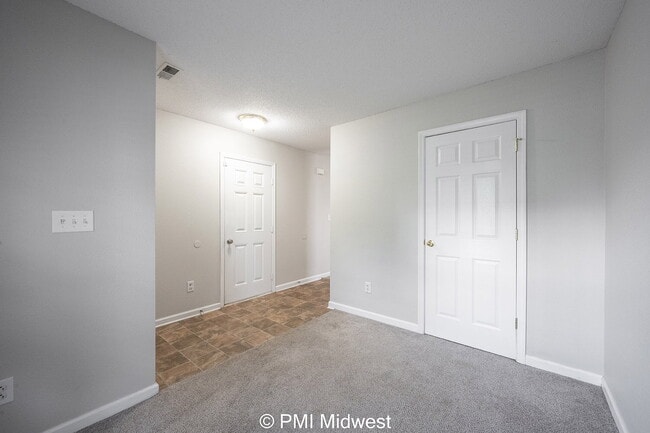 Building Photo - "Charming 3-Bedroom Home with 2 Full Baths...