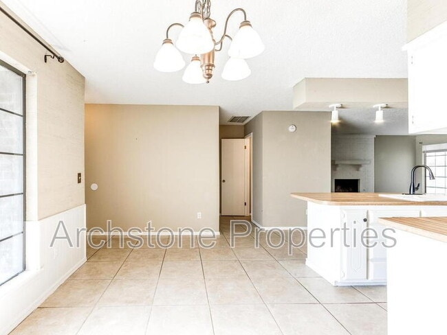 Building Photo - 6605 Lyrewood Ln