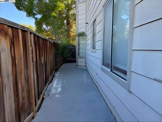 Building Photo - 6221 Potrero Dr