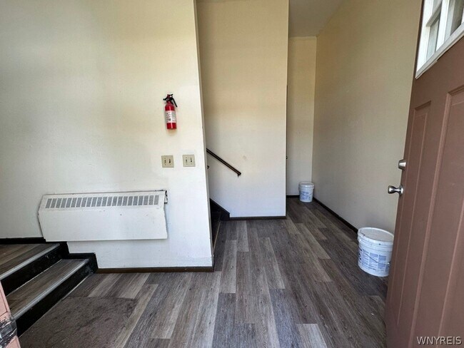 Building Photo - 654 Hertel Ave